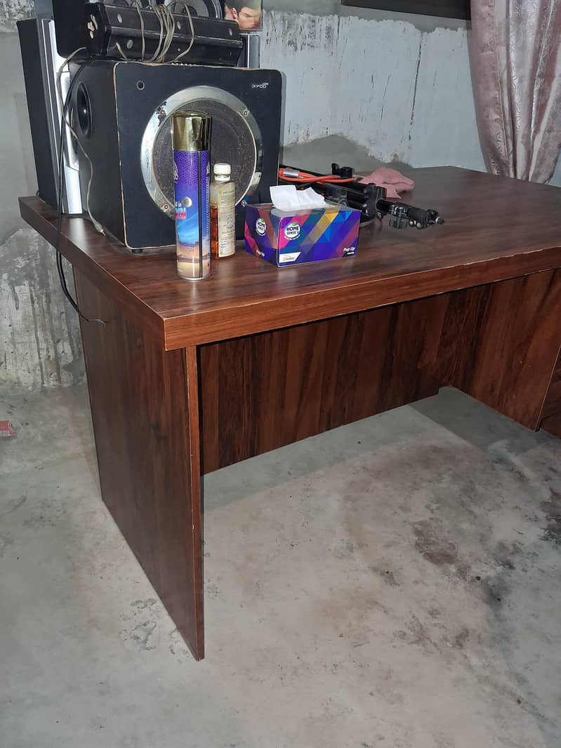 Computer Table & Chair 3