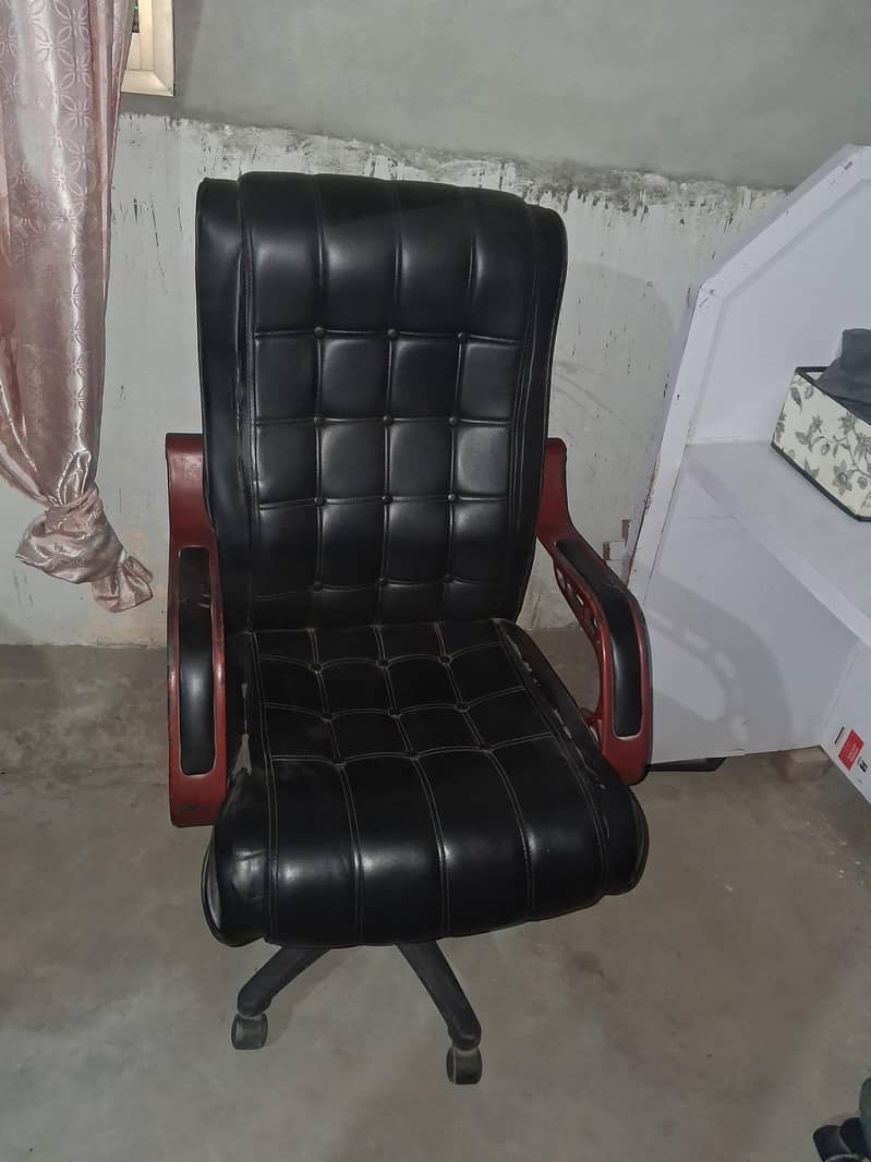 Computer Table & Chair 4