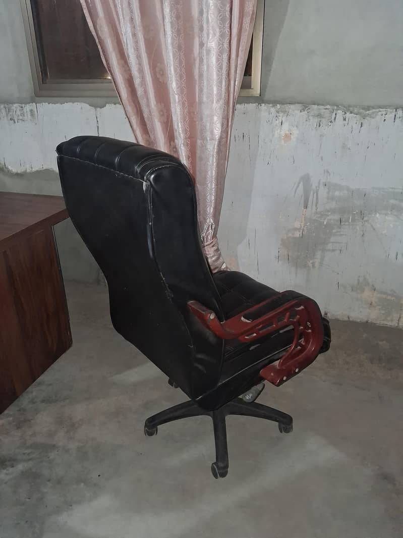 Computer Table & Chair 6