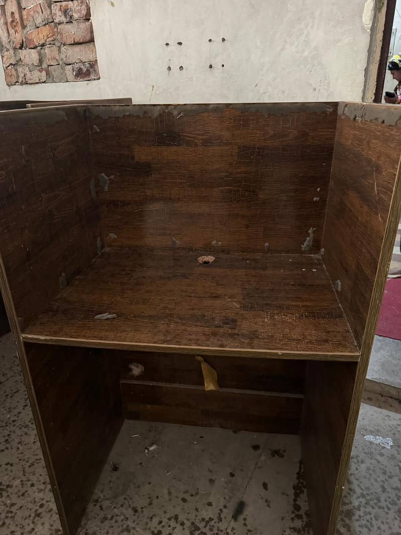 good condition computer table 1