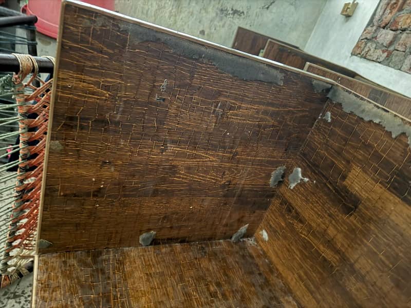 good condition computer table 2