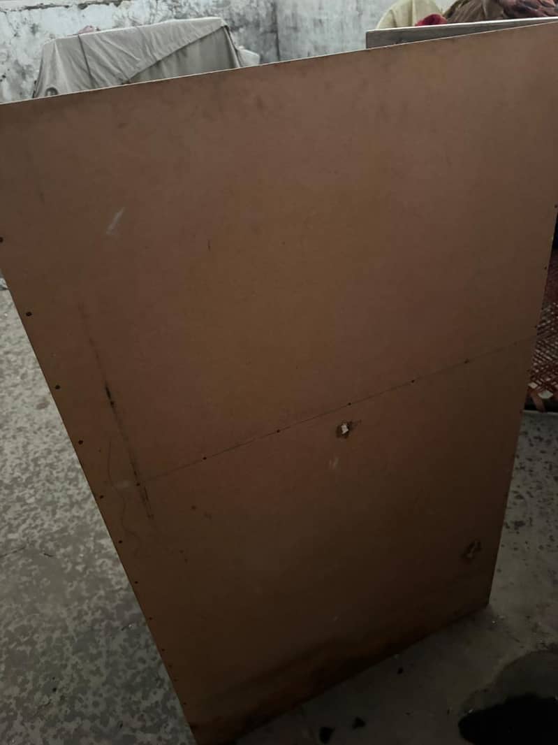 good condition computer table 3