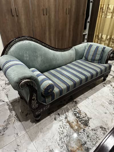 Dewan sofa