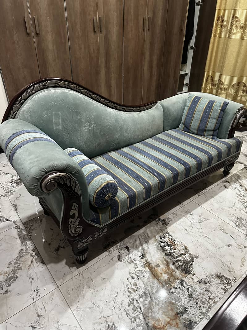 Dewan sofa 0