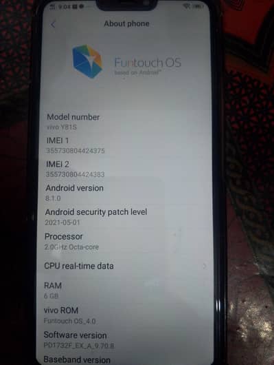 2GB RAM 32GB memory mobile Ke upar ke Shishe per nishan hai