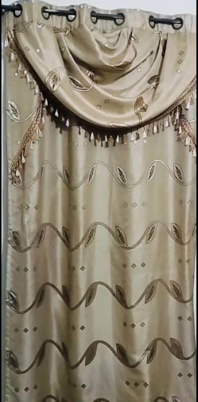 Budget-friendly  used curtains -Fresh look low price
