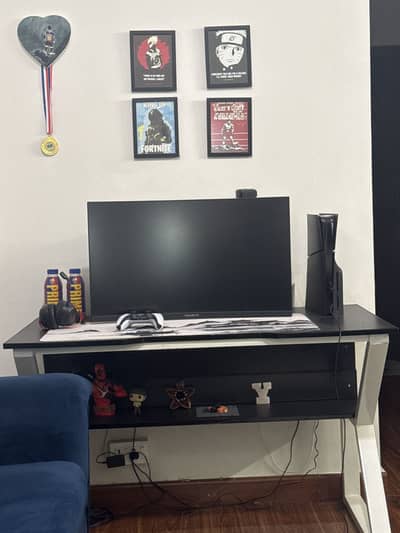 Gaming/work table for sale