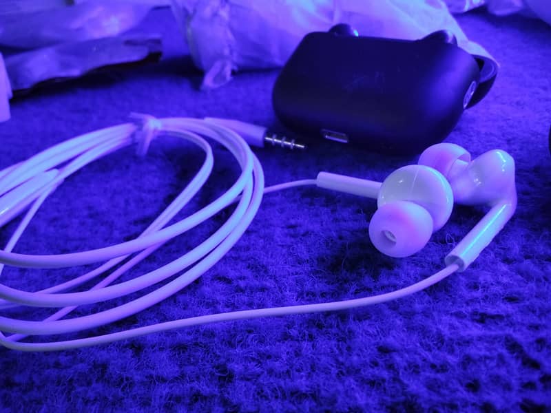 Handsfree model st12 1