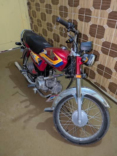 Honda CD70 just 3000 km driven new bike original