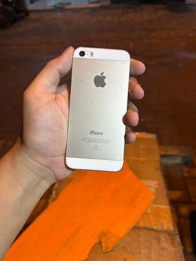 iPhone 5S PTA approved with box my WhatsApp number 03013564795