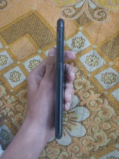 I am selling my Iphone XR Jv l28 gb