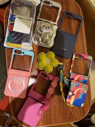Samsung zflip6 covers slightly used almost new