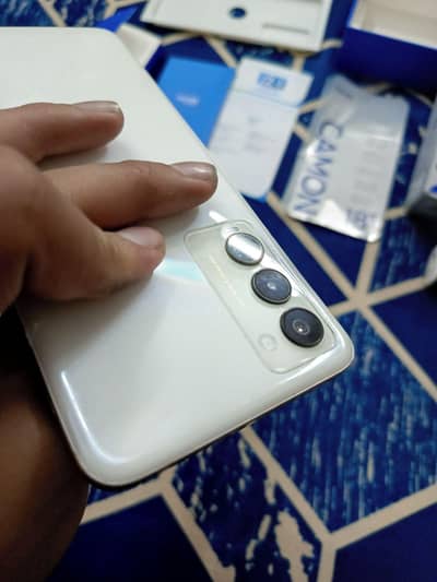 tencno camon 18t 10/10 with box and all accessories offical pta