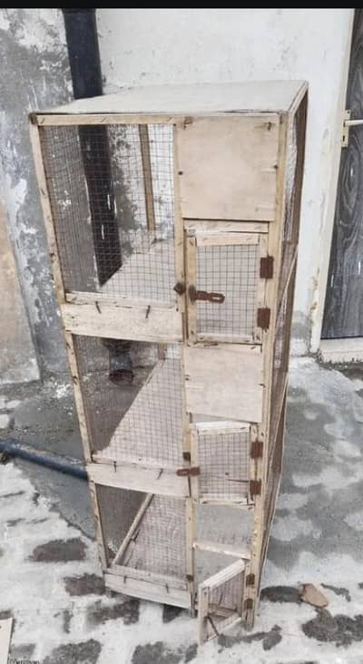 • Cage for parrots or birds •