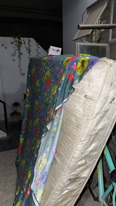 Second hand mattress double bed spring