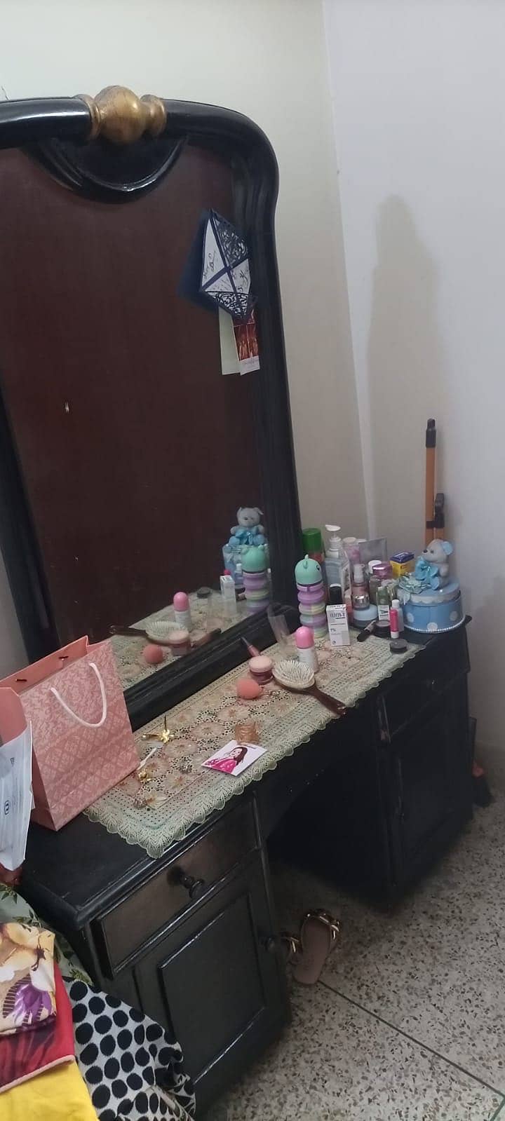 Double bed with side table 0