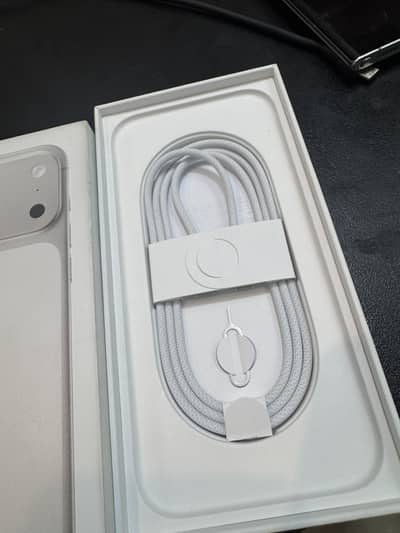 IPHONE 17 PRO PLUS SILVER COLOUR FACTORY UNLOCKED UK MODEL NON ACTIVE