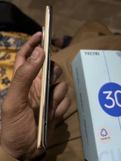 Techno Camon 30S 8+8 Ram 256 GB Storage