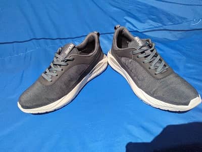 NDURE Original Sneakers (Brand New) - Size 44