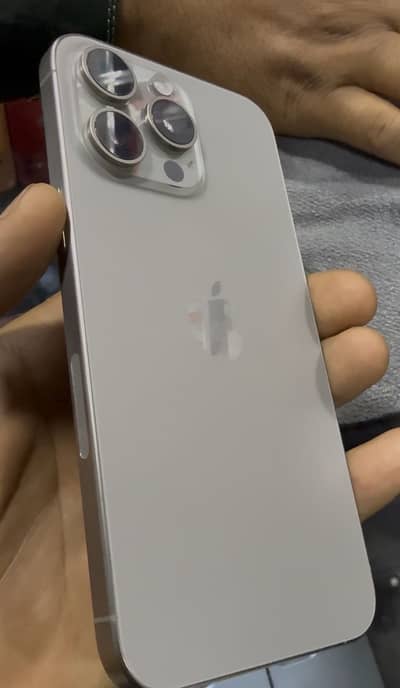Iphone 15 pro max 10/10 condition with box
