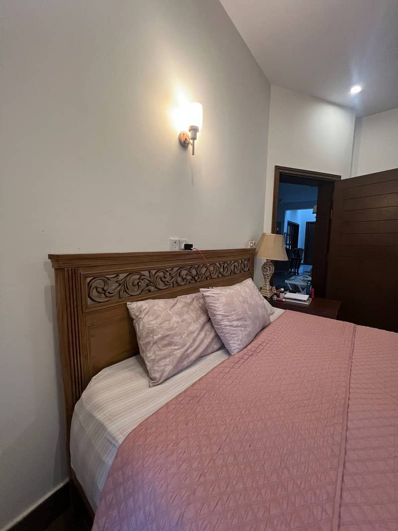 Solid Wood design bed without side tables 3