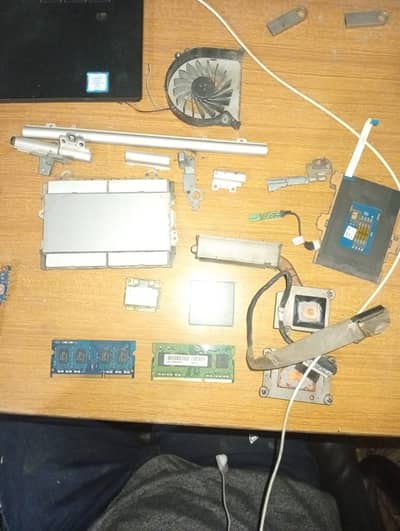 HP 8470p Parts Out | Core i5 | 2x 4GB RAM | LCD | Motherboard