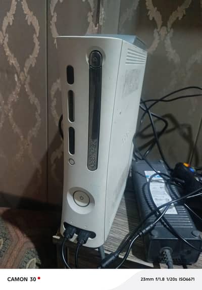 Xbox 360 320gb 21 games install all ok all assories with 2 controller