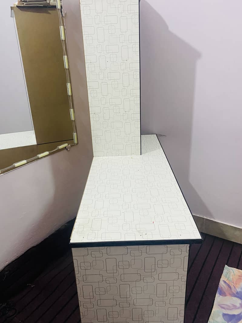 Vanity without mirror 3