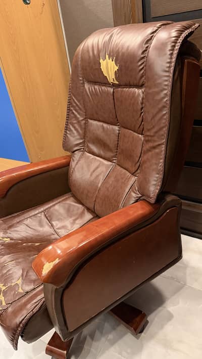 Executive Comfortable Office Chair price negotiable