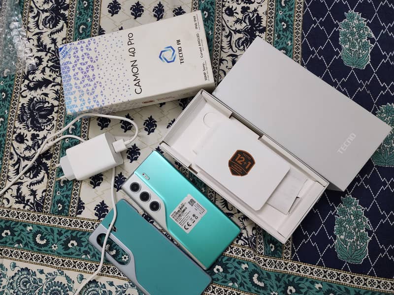 Tecno Camon 40pro 0