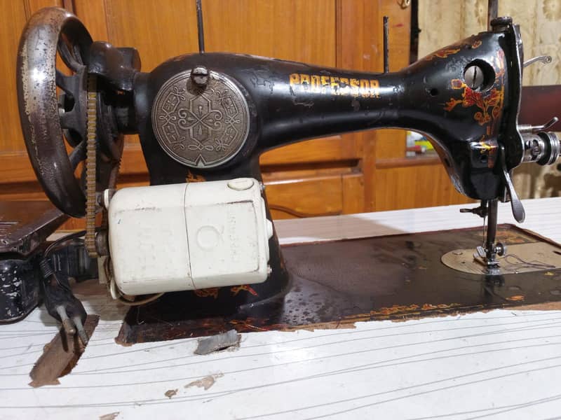 sewing machine with proper table set 3
