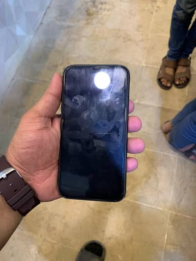 I phone 11 (03182993578)