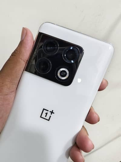 OnePlus 10 Pro Panda Edition (Line)