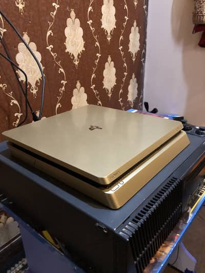 PLAYSTATION 4 SLIM SPECIAL EDITION
