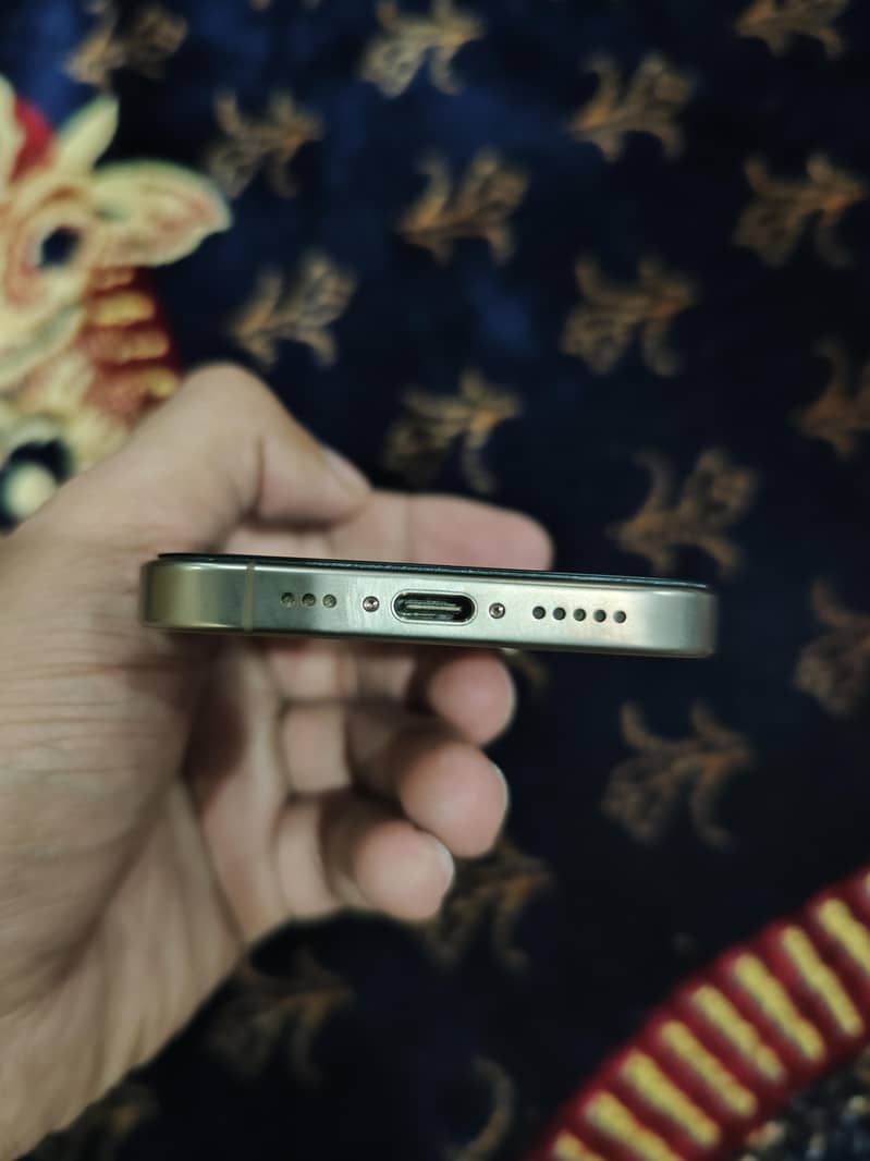 iPhone 16 pro Sim working 4