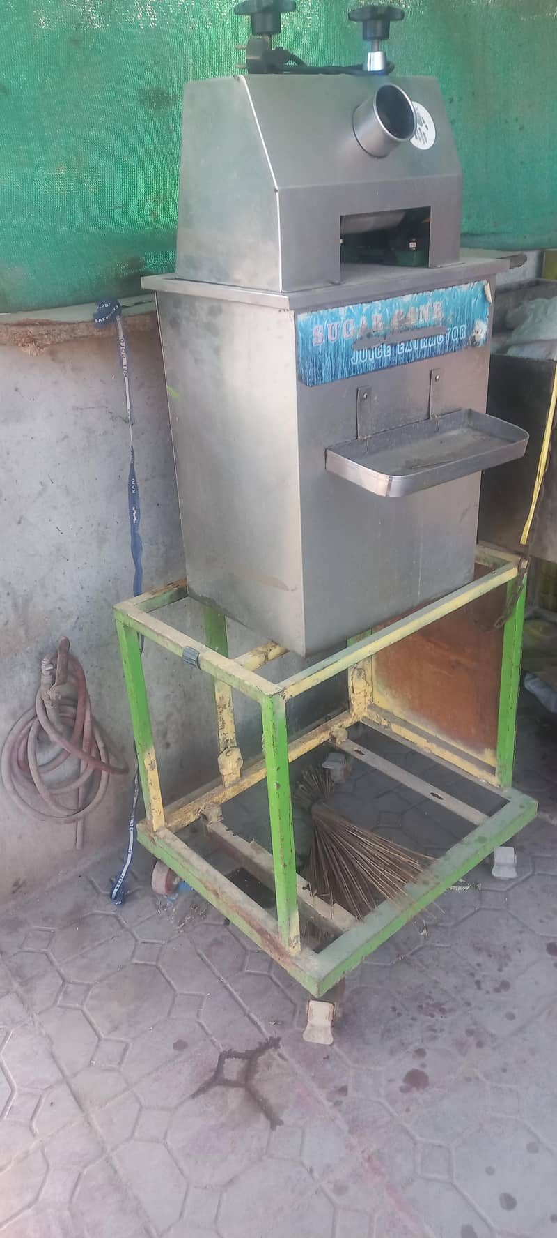 گنے کے جوس والی دوبئ مشین 1