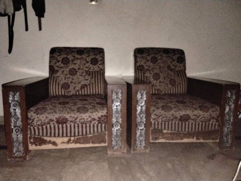 complete wooden sofa set. 0