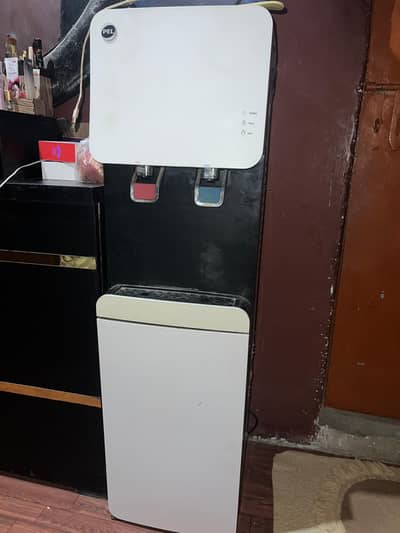 Dispenser with Refregetor PEL