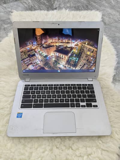 Toshiba Chromebook 10/10 Condition with original charger