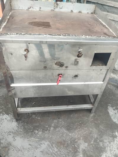 Hot plate 38inch /30inch  ki h total steel h all ok h koi bi kaam ni h