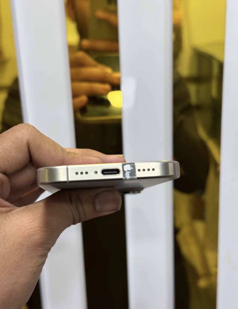 IPhone 15 pro 2