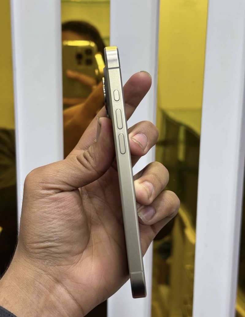 IPhone 15 pro 3
