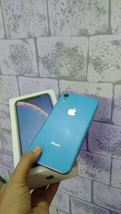 Iphone XR with box 10/9 condition