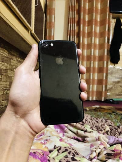 Iphone 7 256gb dono camera khrab hai baki use ma koi misla ni hai