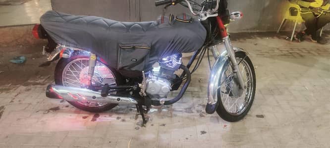 Honda cg125 (2010) Karachi no Golden number plate *0310*2161332*
