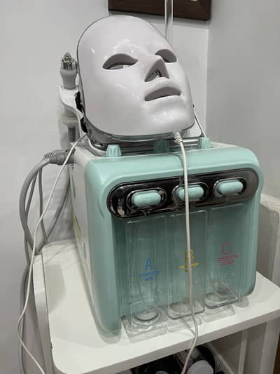 Hydra Facial 7 in 1, Mint Condition
