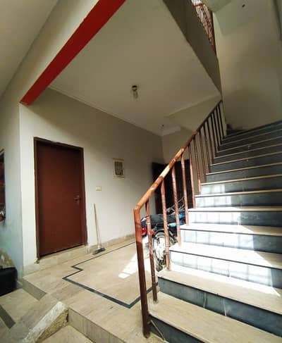 house for sale 120 sq yd 2side corner 24*36 park face