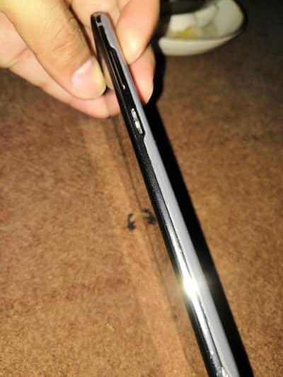 s 20 diaplay damage hn baqi ok diaplay chalta h 8 gb ram 128 memory