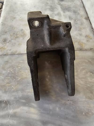 Mitsubishi Lancer Engine Bracket