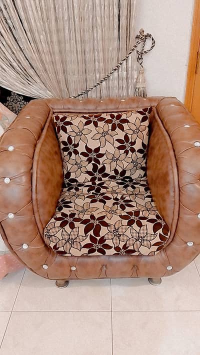 7 seater sofa set . . . . . aisa sofa is price Mai kahi nahi Mily ga